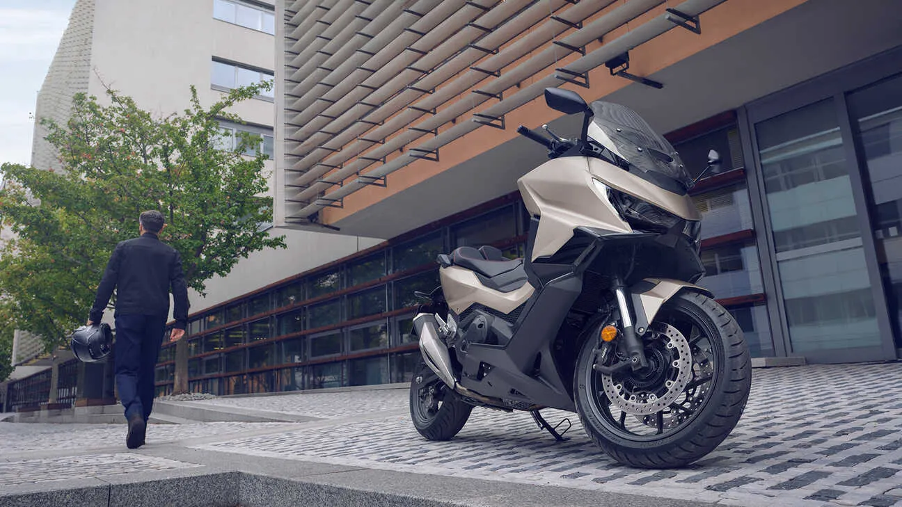 Honda Forza 750 4