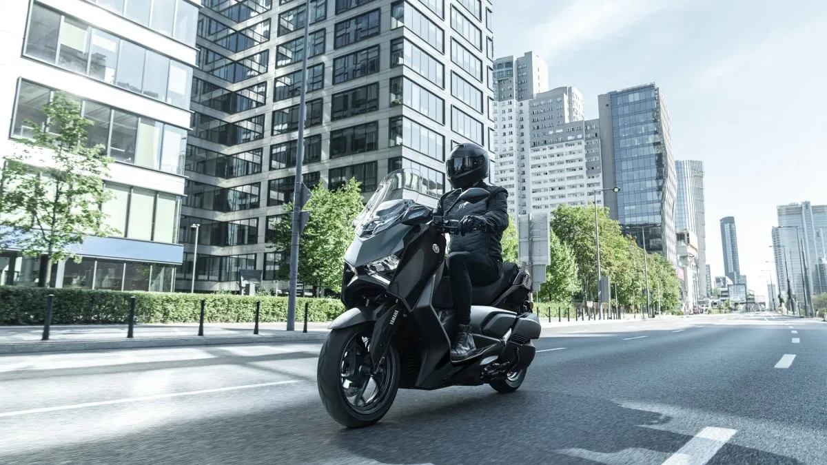 Yamaha XMAX 300 2